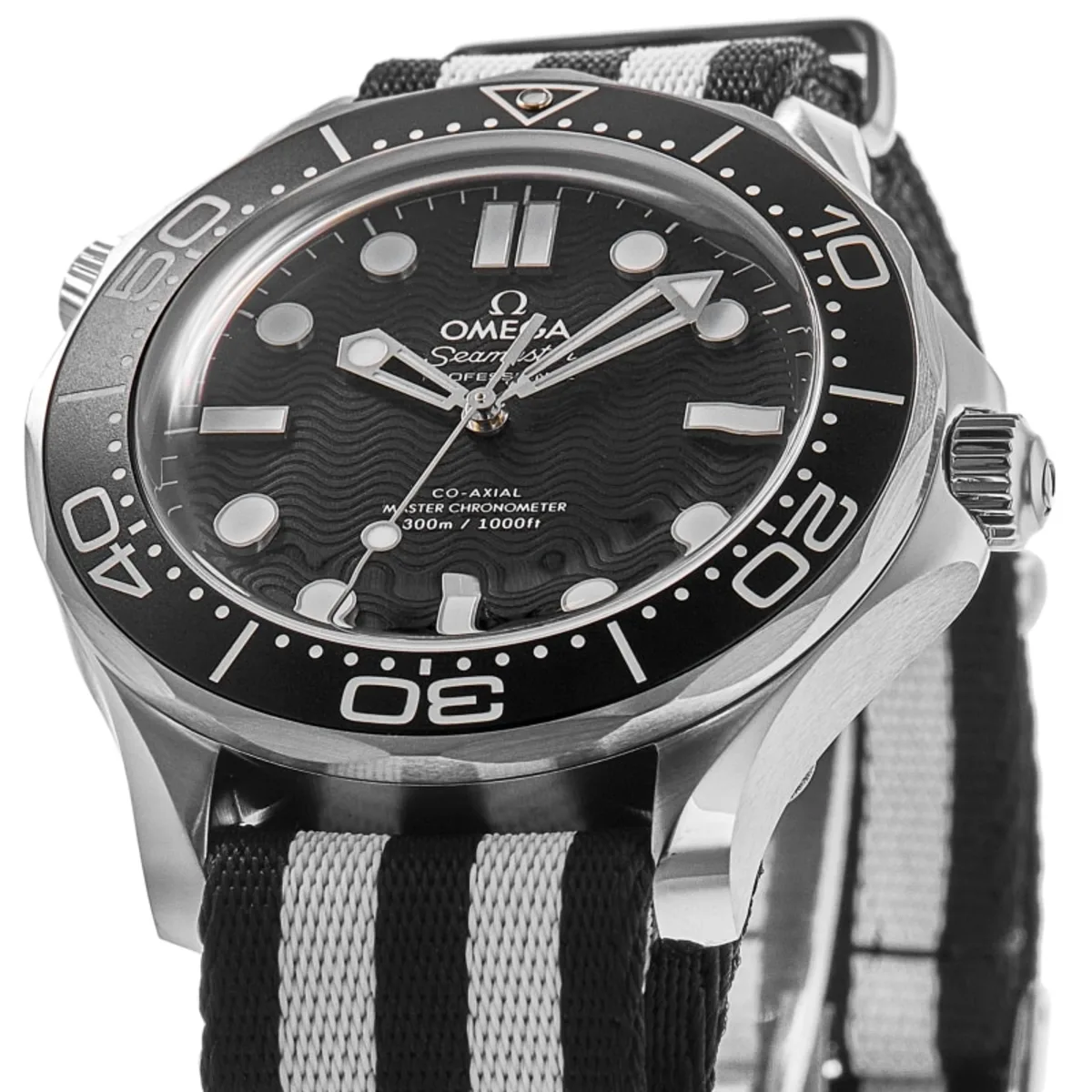 Seamaster 300 Automatic Black Dial Fabric Strap Men's Watch 210.32.42.20.01.005 - Image 2